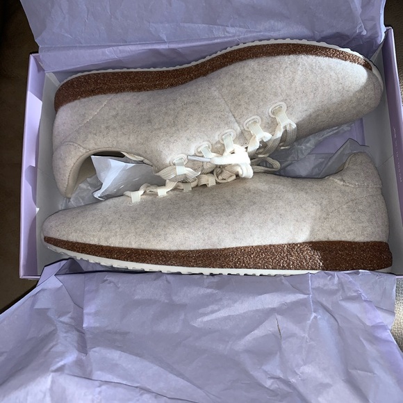 NIB Madden Girl Catch Sneakers - Picture 6 of 8